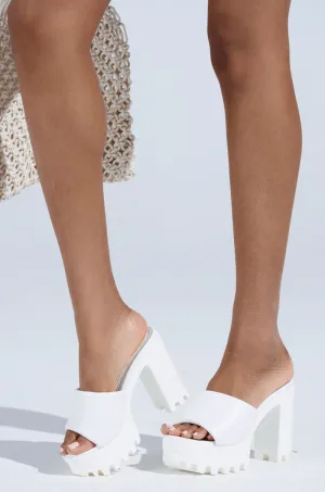 AKIRA COOL CAT WHITE PUFFY PLATFORM SANDAL