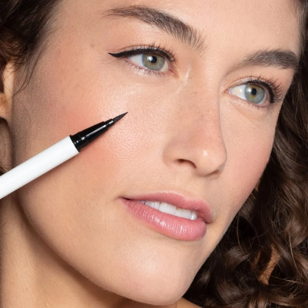 Clean Line Liquid Liner