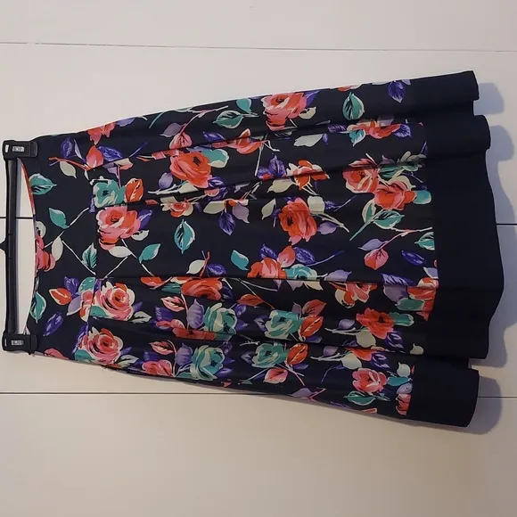 Express Design Studio Silk Floral A-Line Midi Skirt Sz 4 Black Red Purple Green