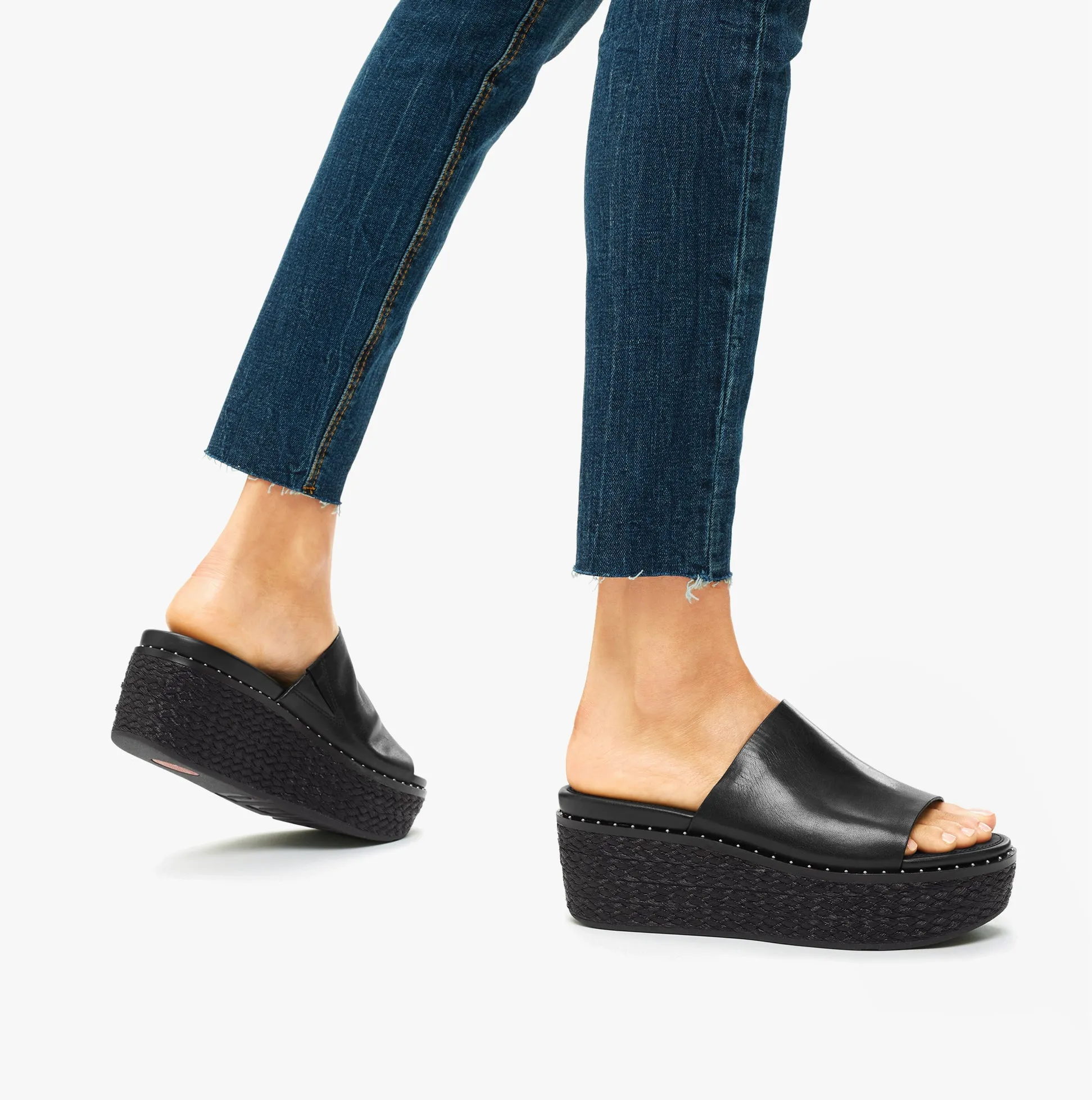 FitFlop AY9-001 ELOISE ESPADRILLE Womens Wedges  Black