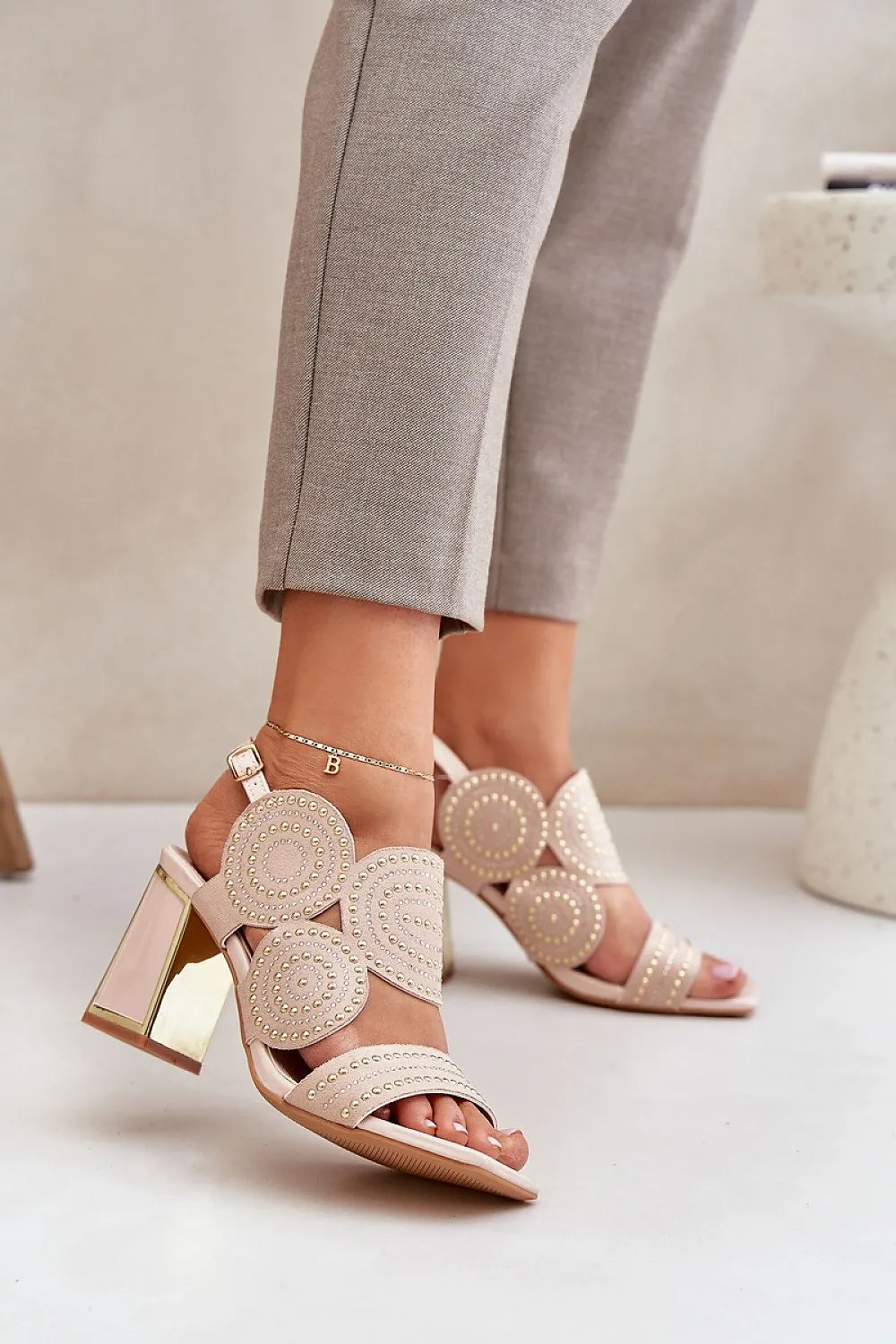 Heel sandals Step in style