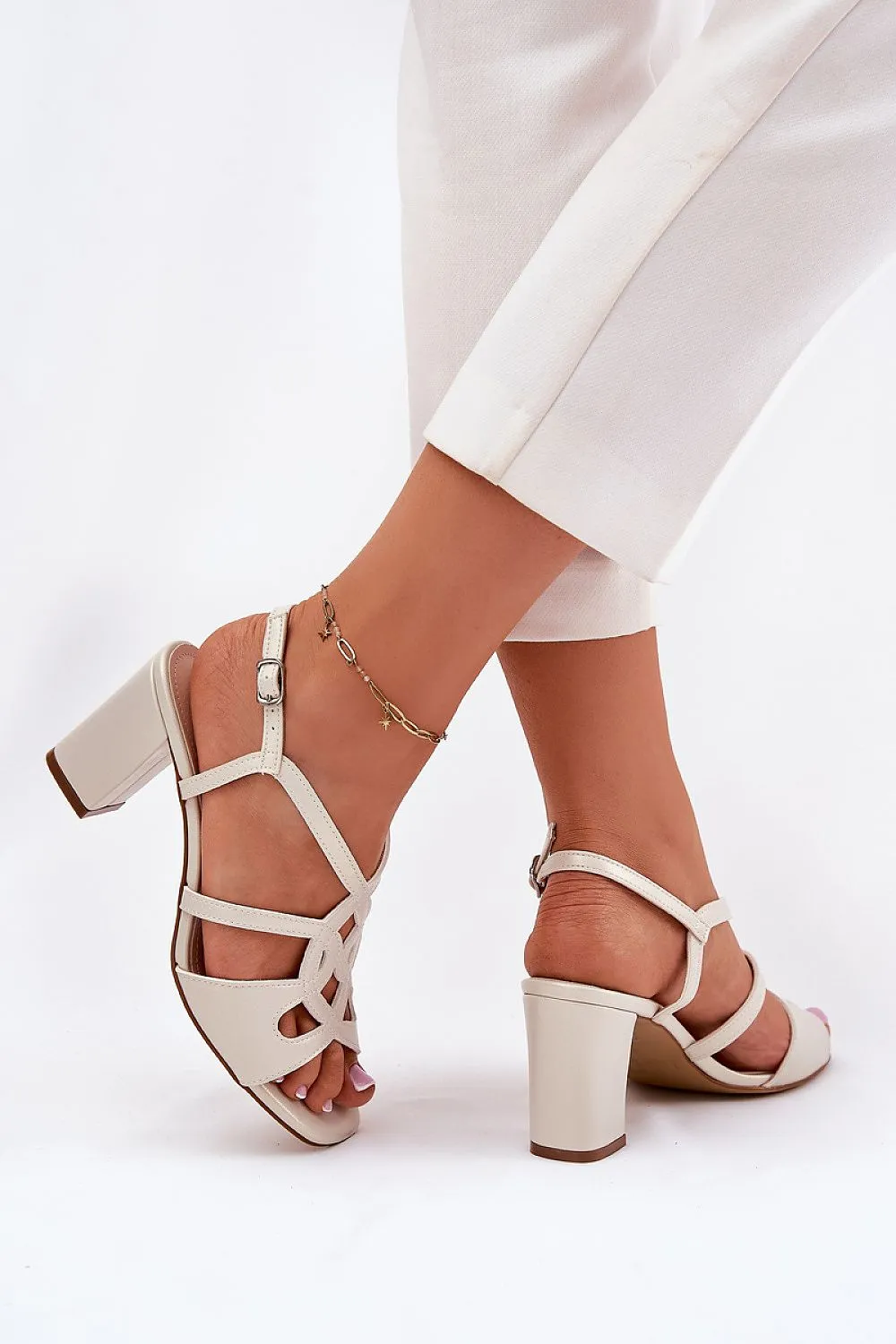 Heel sandals Step in style