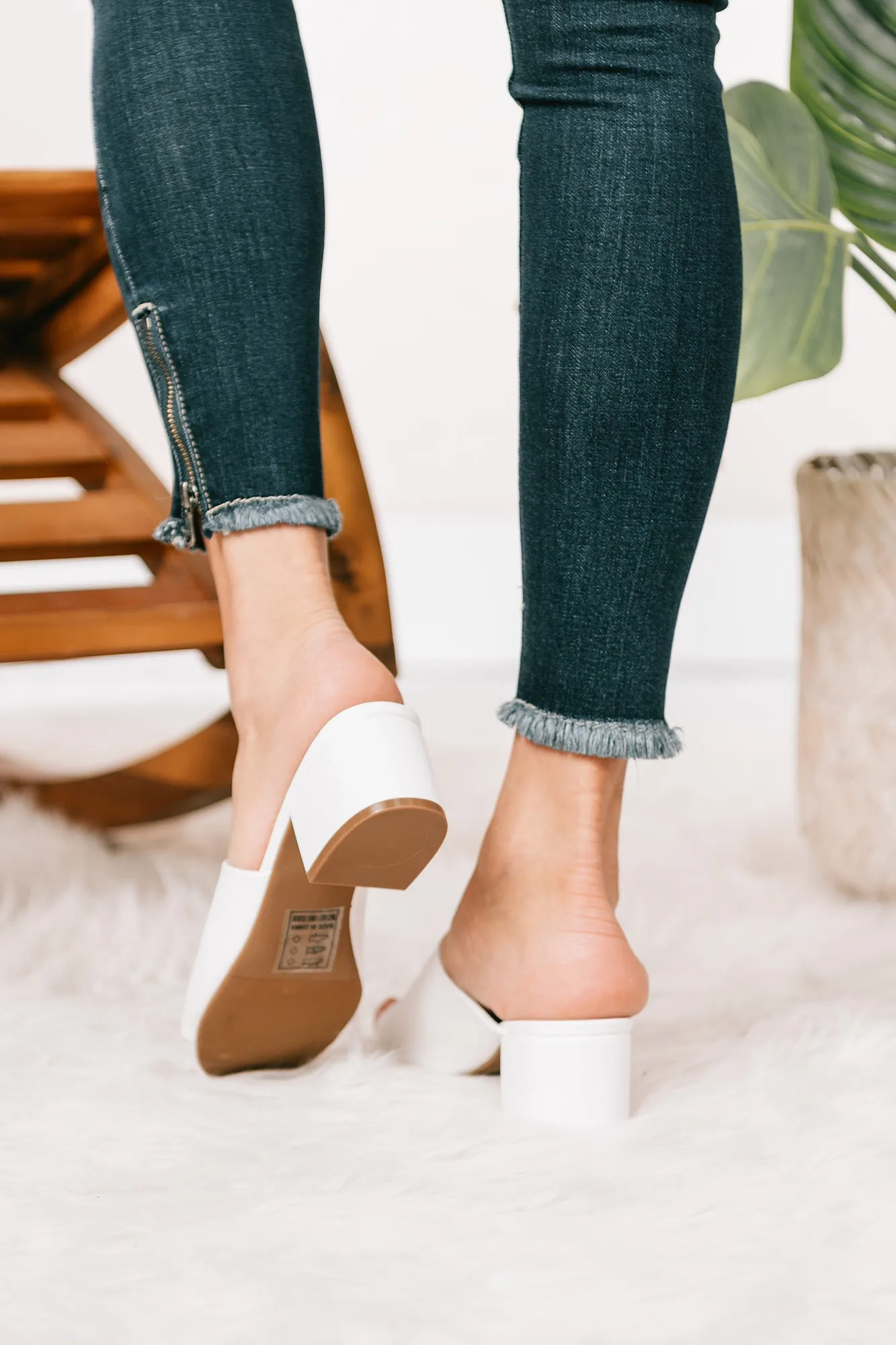 IMPERFECT Clean And Simple Heels (White)