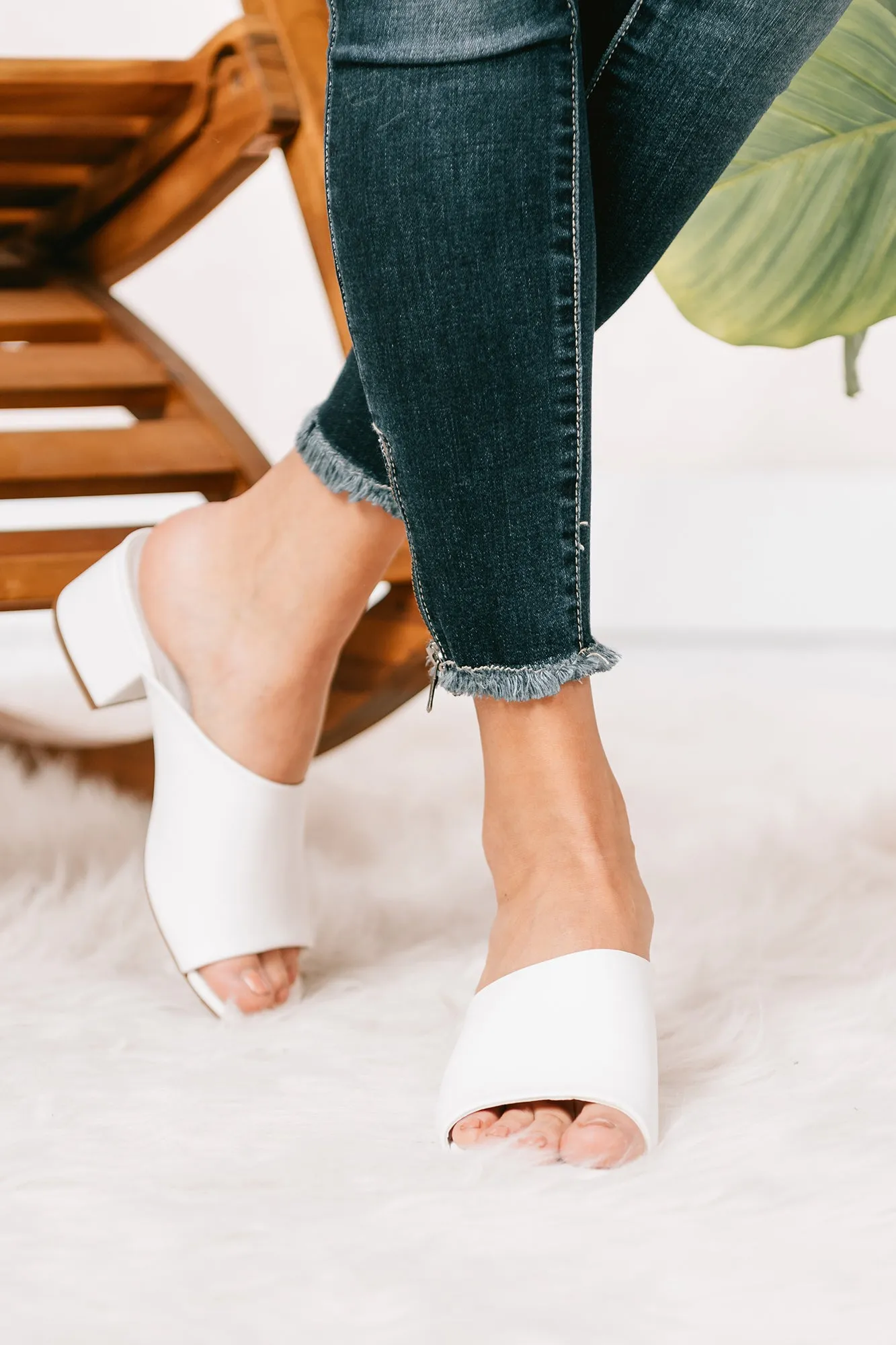 IMPERFECT Clean And Simple Heels (White)