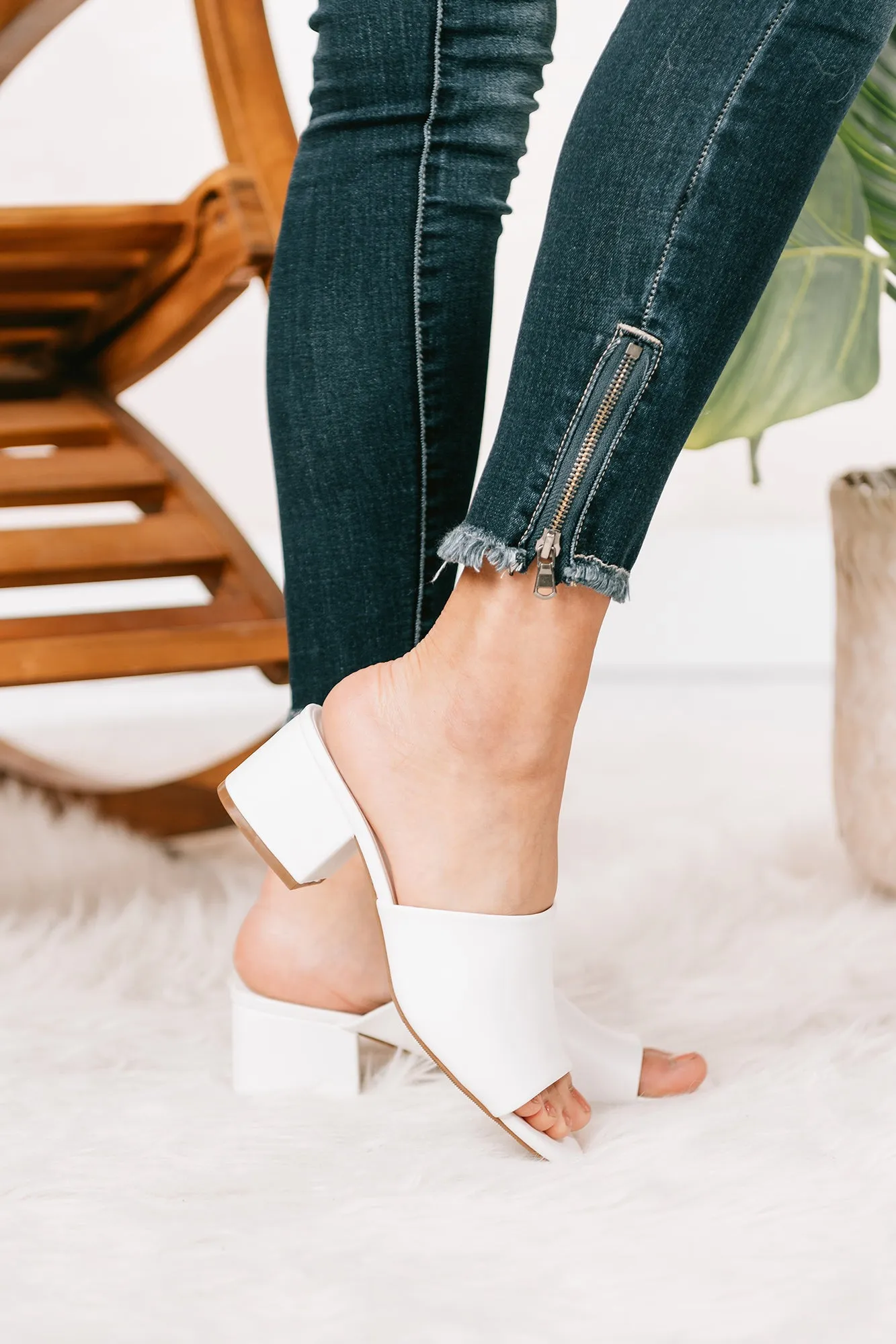 IMPERFECT Clean And Simple Heels (White)