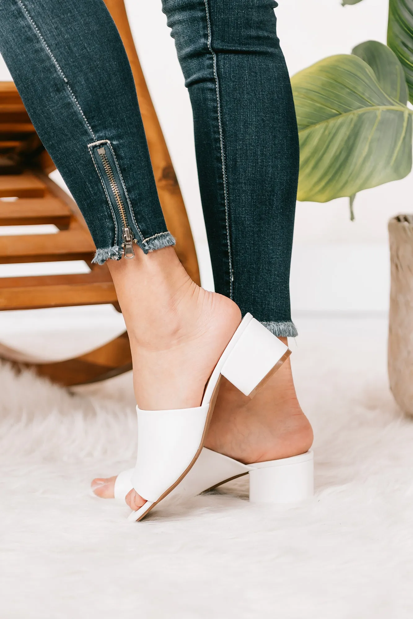 IMPERFECT Clean And Simple Heels (White)