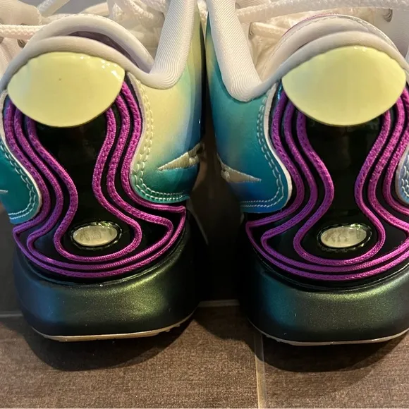 LeBron XXI SE &quot;New Age of Sport&quot; size 6 kidsNEVER WORN NWOT