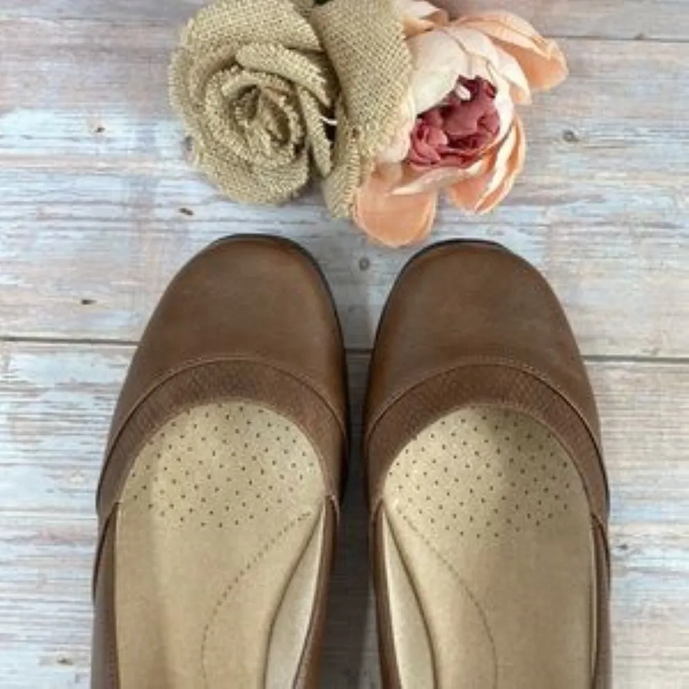 LIFESTRIDE Deja Vu Brown Faux Leather Ballerina Flats 9.5W